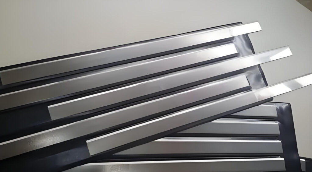Blade for skinning machine